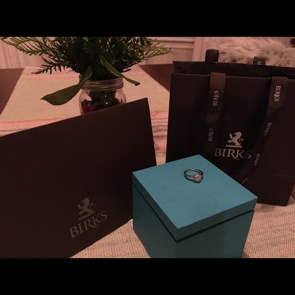 Maison Birks halo style .27 ct diamond ring. - Picture 4 of 5